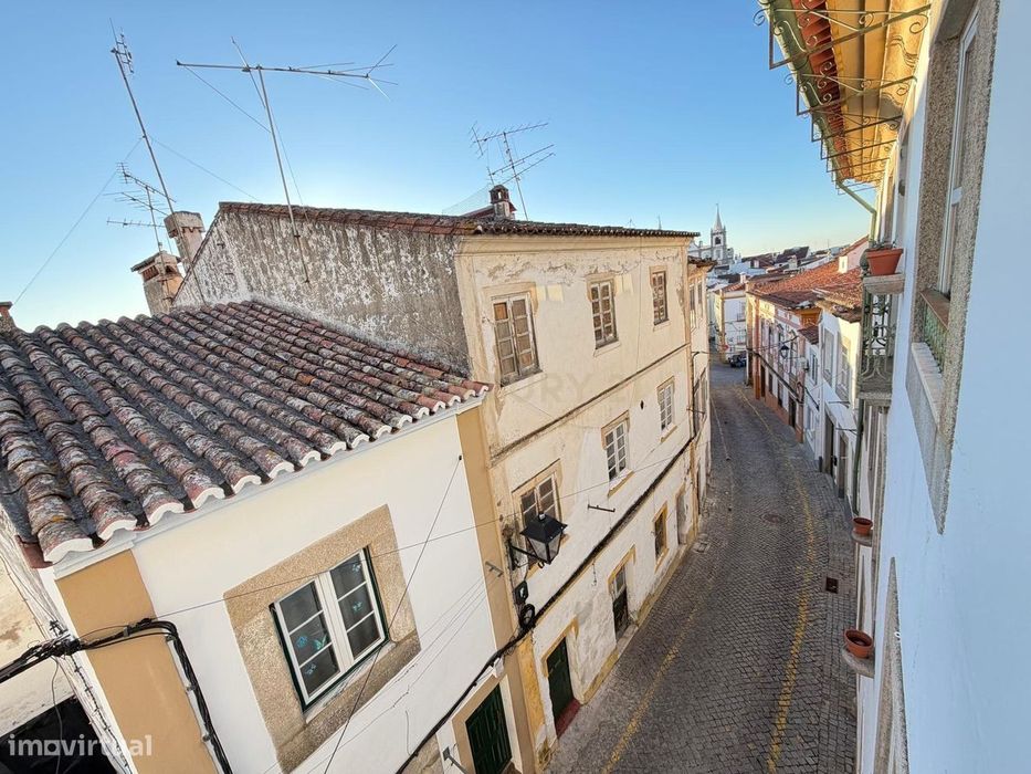 Segundo Piso de Edifício Apalaçado no Centro Histórico de Portalegre