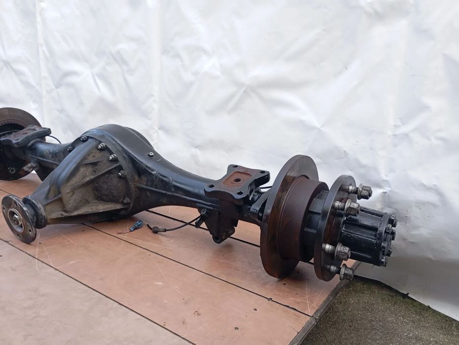 Eixo traseiro discos NISSAN NT400 Cabstar Chassis (F24F)
