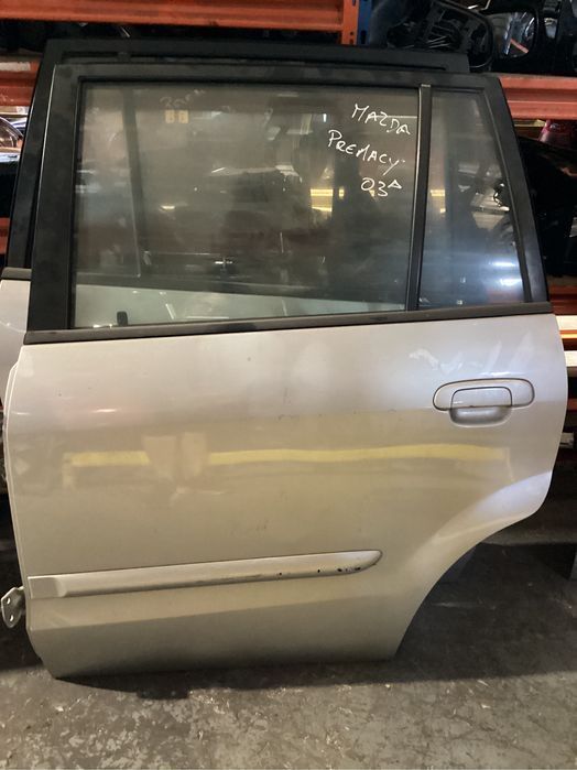 Porta de trás esquerda Mazda Premacy de 2003