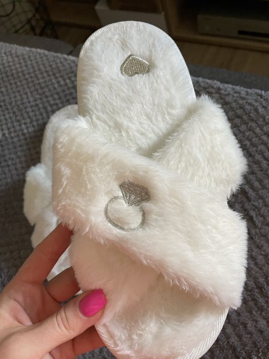 Ślubne, białe kapcie