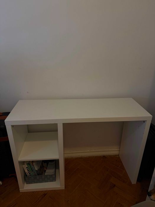 Secretária IKEA KALLAX branca – 2 nichos + painel (usado)