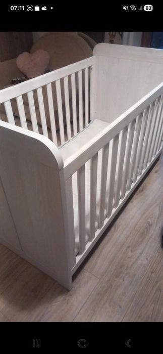 Łóżeczko drewniane z materacem