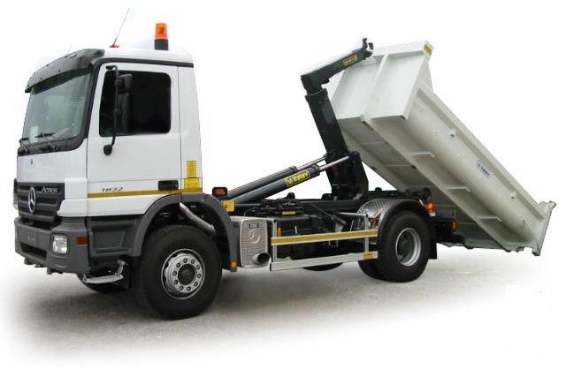 Kontener wywóz gruzu śmieci odpadów mebli wełny gabarytów