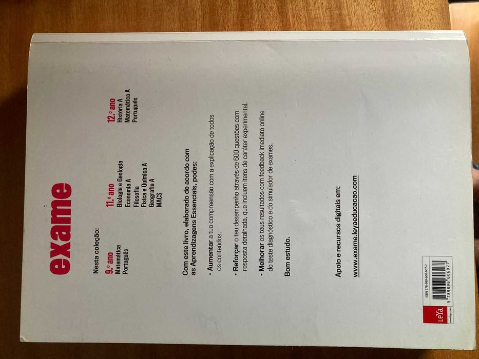 Livro de preparação Exame Biologia e Geologia - LEYA