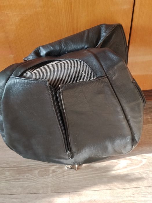 Шкіряний рукзак .