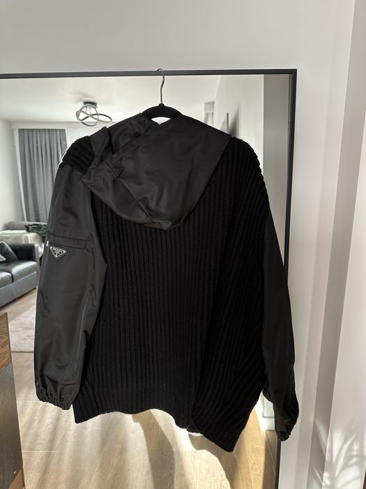 Prada Re-Nylon kurtka dzianinowa z kapturem – IT 42