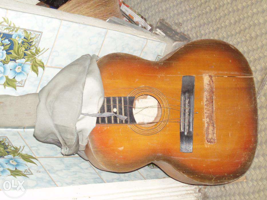 Гитару треб.подклейки или на запчасти.;футляр утепленный(обмен)