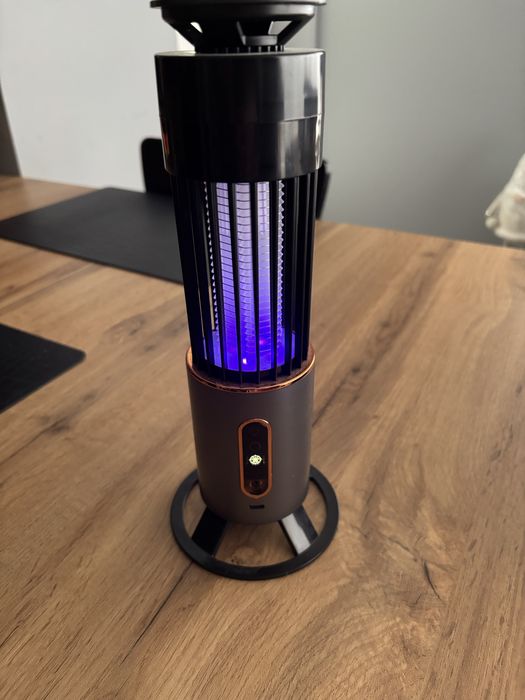 Lampa przeciw komarom z akumulatorem