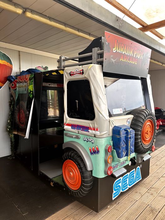 Maquina arcade "Lets go jungle" da sega,  ate 2 jogadores com cabine, usada.