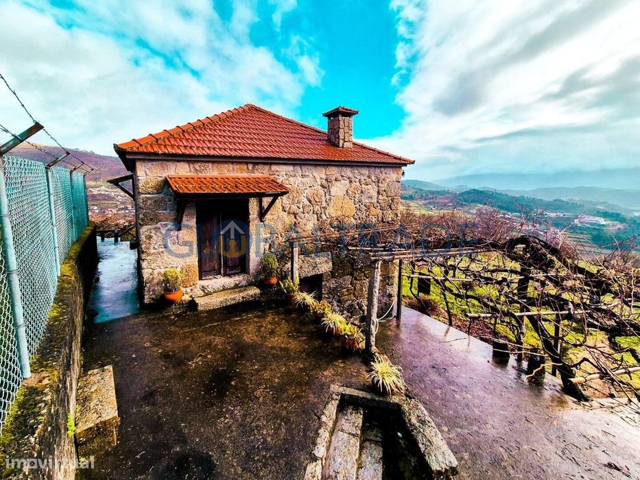 Quinta com 5250 m² & Moradia T1 em Pedra – Baião