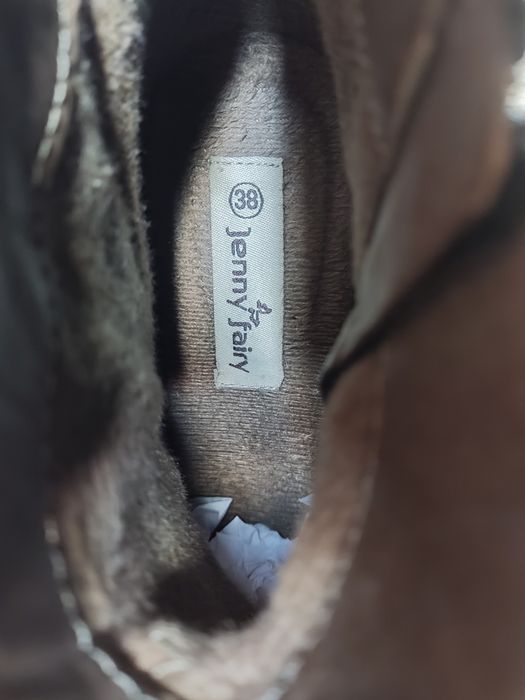 Buty na wysokim obcasie z suwakami