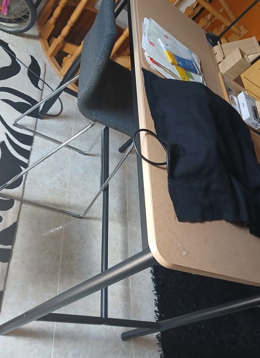 Mesa alta e 2 cadeiras altas conjunto