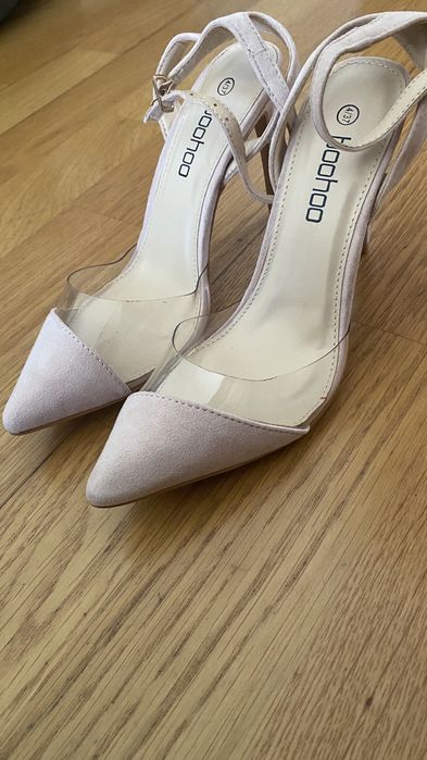 Sapatos de tacão