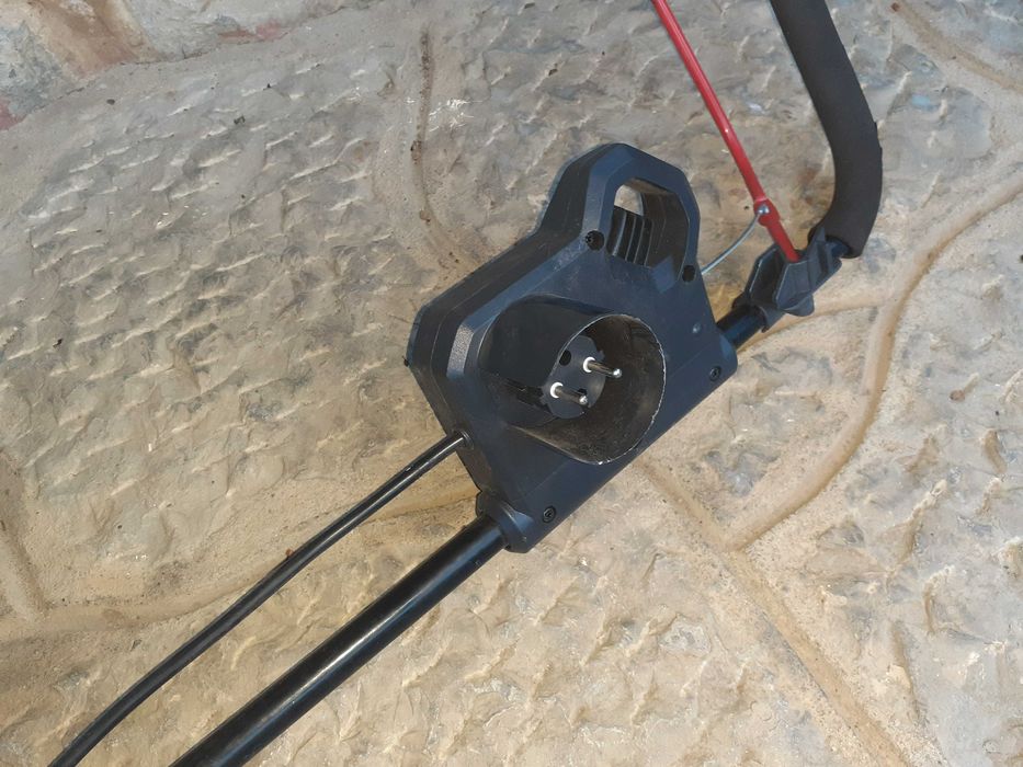 Máquina corta relva para peças