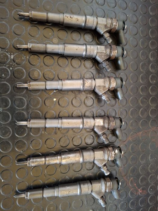 Wtryskiwacze BMW 525d 197 km 209 Komplet