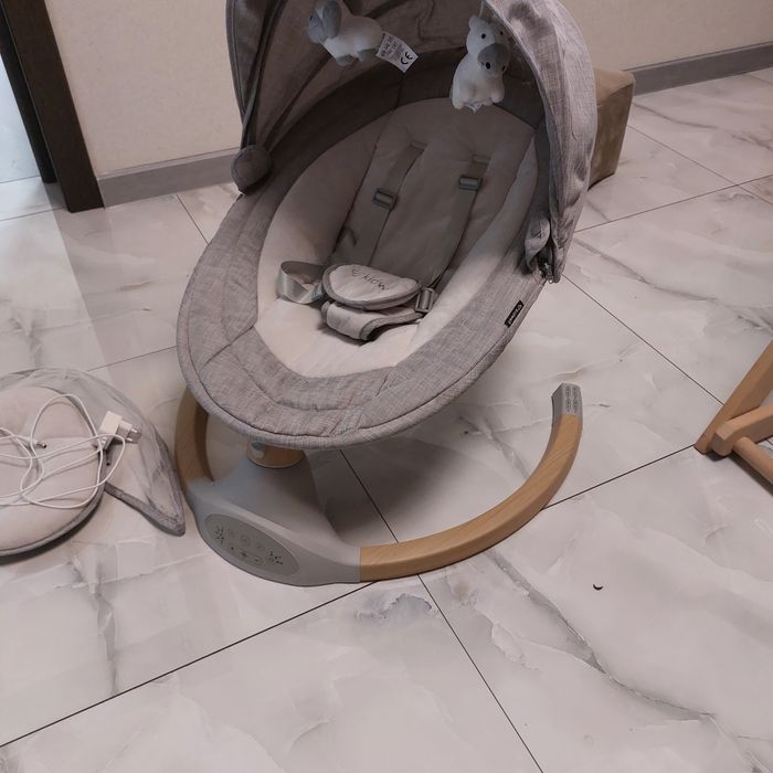 Заколисуючий центр гойдалка