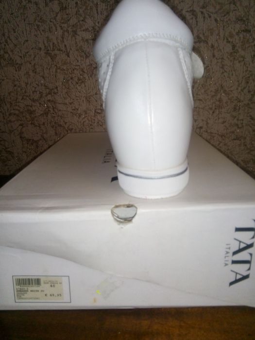 Продам женские кросовки