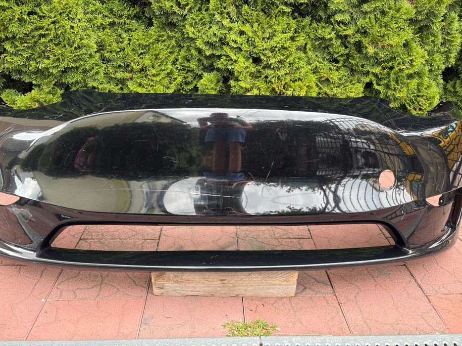 Бампер передній Tesla Model Y (2022 без парктроніка)