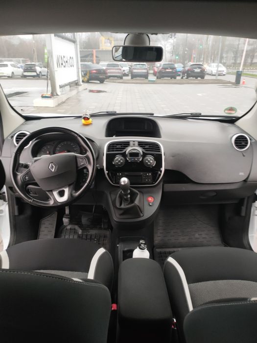 Продам своє авто Renault Kangoo 2015 року оригінальний пасажир 7 місць