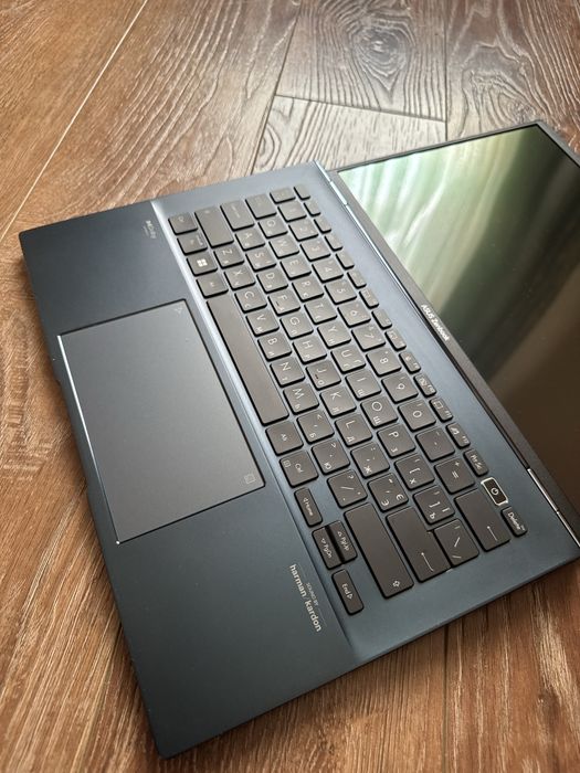 ASUS Zenbook UX3402ZA (14″ OLED, i5-1240P, 16/512)