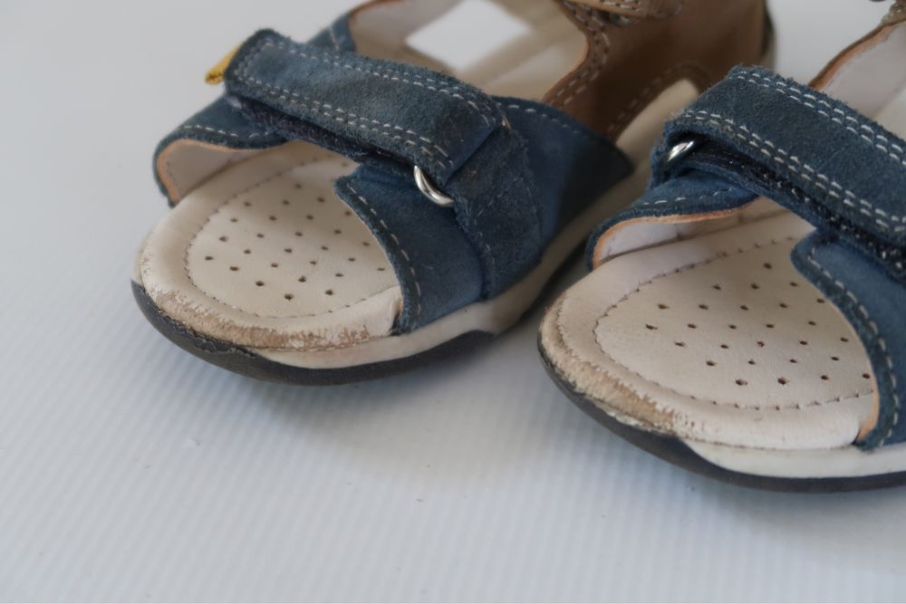 Sandały dziecięce Geox r. 25 skórzane dobry stan