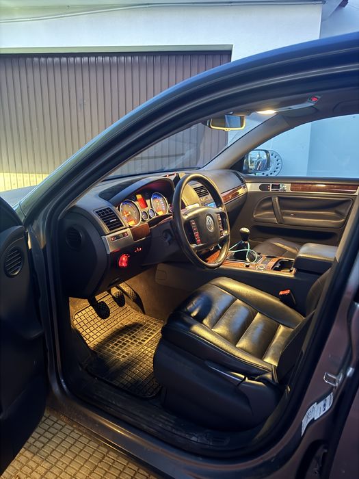 VW Touareg r5 manual com suspensao de molas e todos os sistemas e diferencias de tracção a funcionar.
