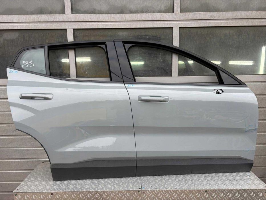 Volvo EX30 Двері передні задні праві ліві