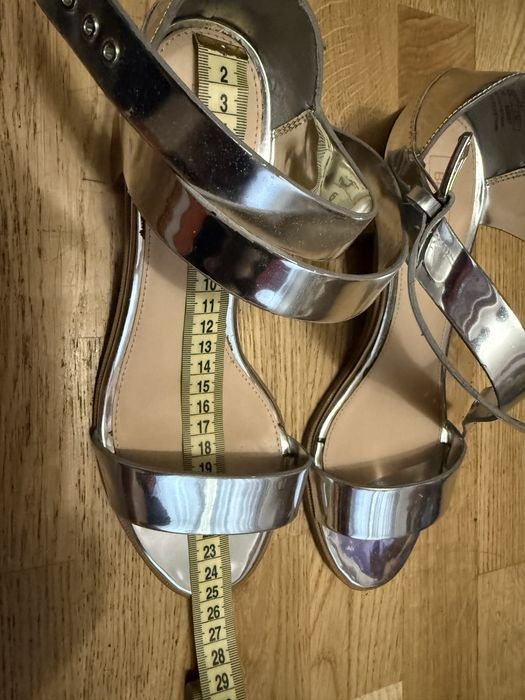 Продам Босоніжки Bershka