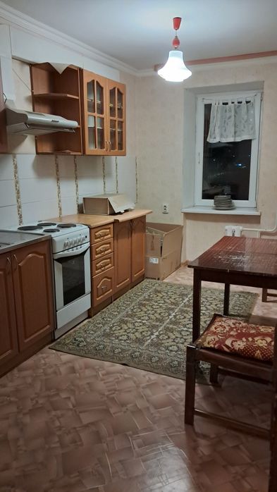 Продам велику чотирьохкімнатну квартиру в Теплодарі.