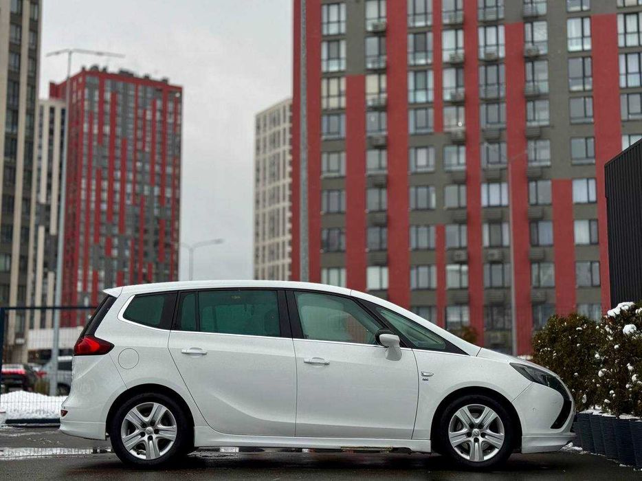 Opel Zafira Tourer OPC-line