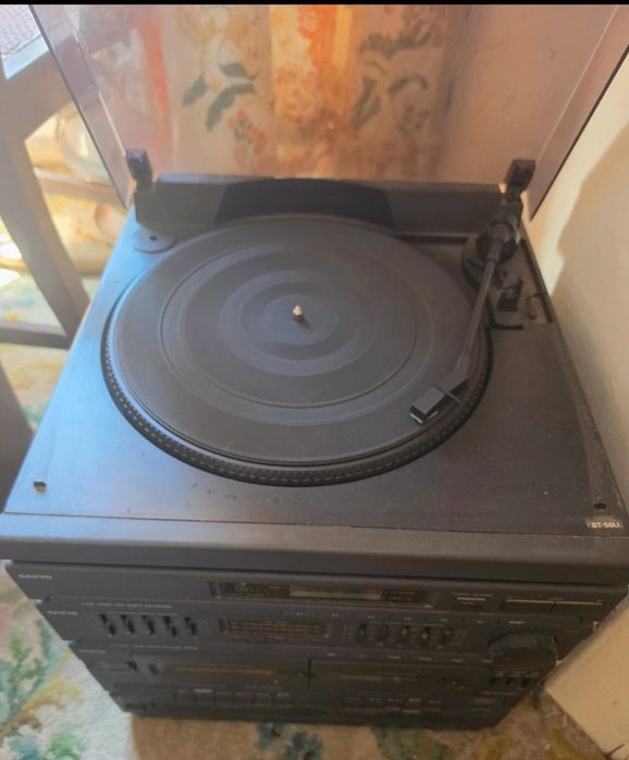 Aparelhagem Hi-Fi Sanyo + 1 coluna