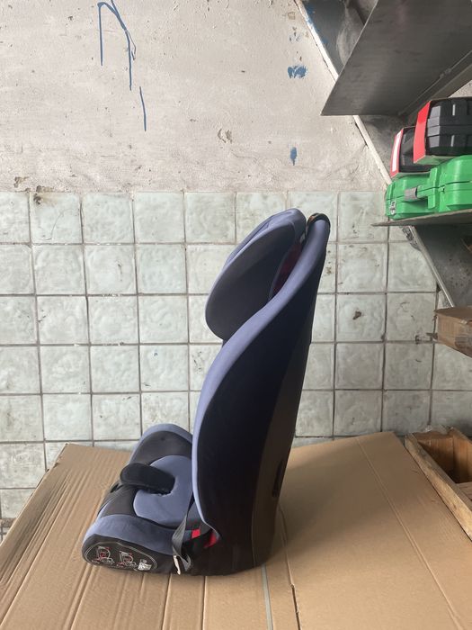 Продам автокрісло Chicco