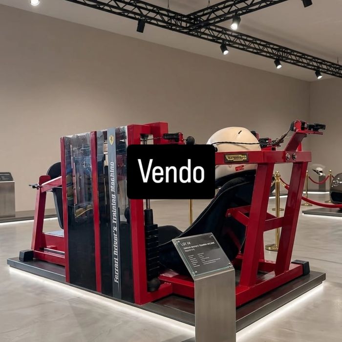 Máquina de musculação Ferrari