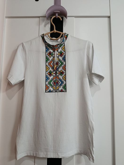 Вишиванка футболкою