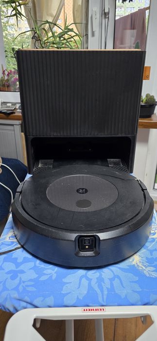 iRobot Roomba j9+ model:ADK-Y1   wyświetla błąd nierównej podłogi