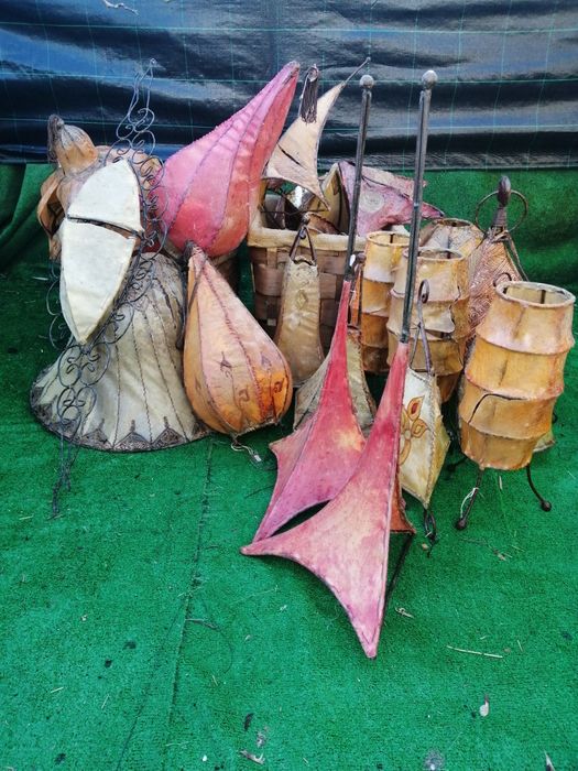 Peças decorativas de ferro e couro