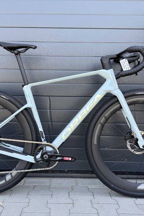Rower gravelowy Orbea Terra M31e Koła ZIPP 303 XPLR Frozen Concrete