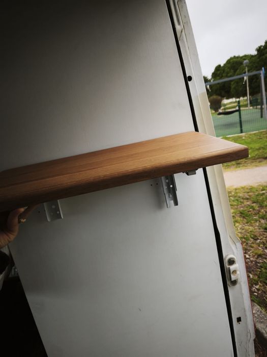 Prateleira de madeira