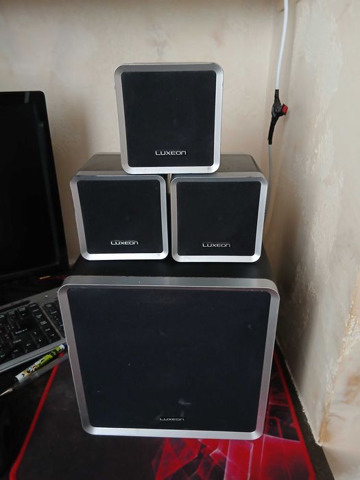 Продам стерео акустическую систему.MICROLAB V700U