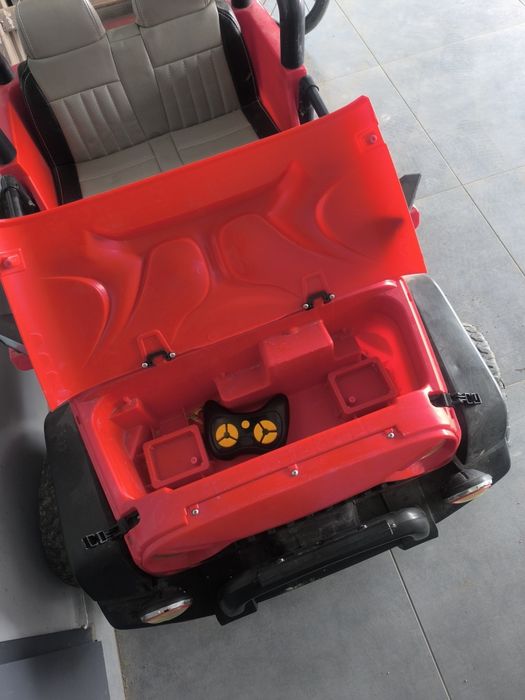 Auto autko 2-osobowe na akumulator jeep czerwony