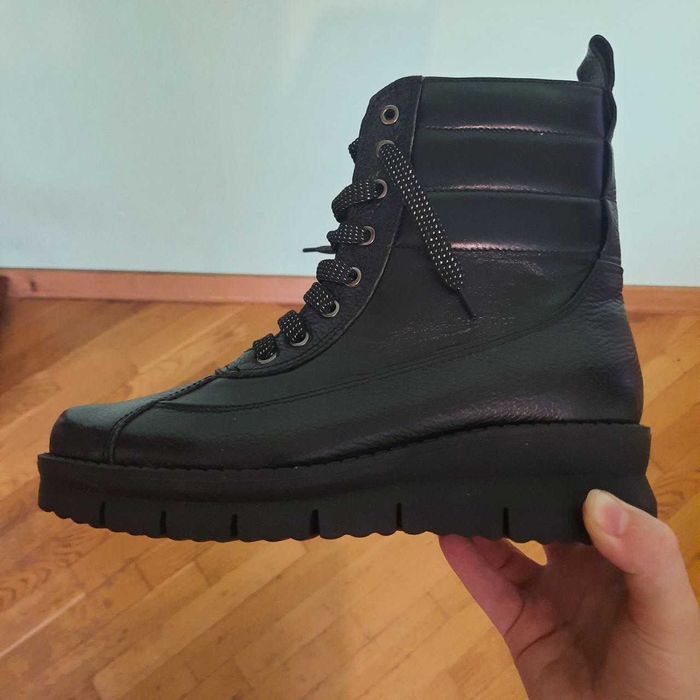 Жіночі чорні черевики