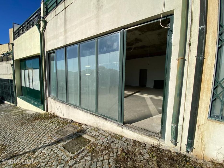 Investimento- Loja em Valongo possibilidade de Converter em T2