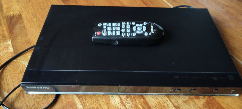 Продам DVD плеєр samsung робочий