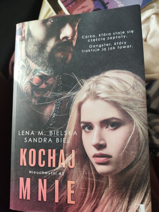 Książka kochaj mnie