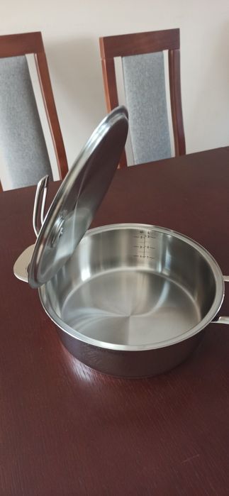 Garnek firmy tupperware