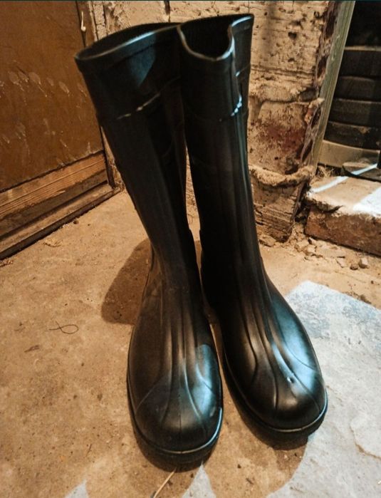 Gumowce, mocne, nowe, nieużywane, rozmiar 43 i 44