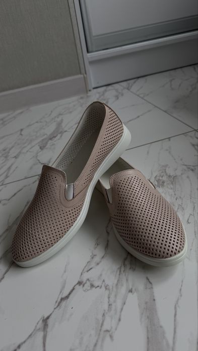 РОЗПРОДАЖ ЖІНОЧОГО ВЗУТТЯ  мокасини, сліпони, кеди, балетки)