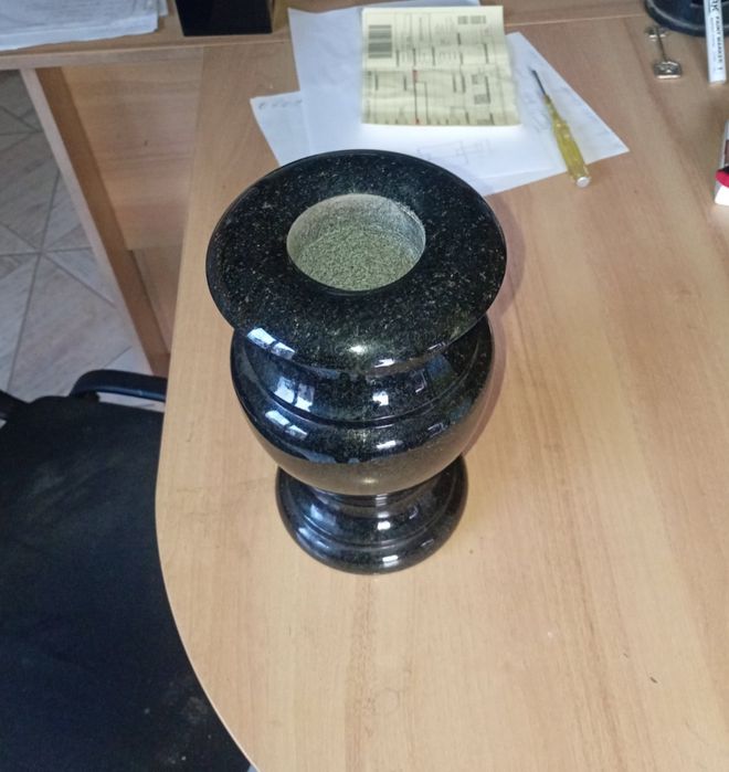 Ваза Гранітна чорна 25х15