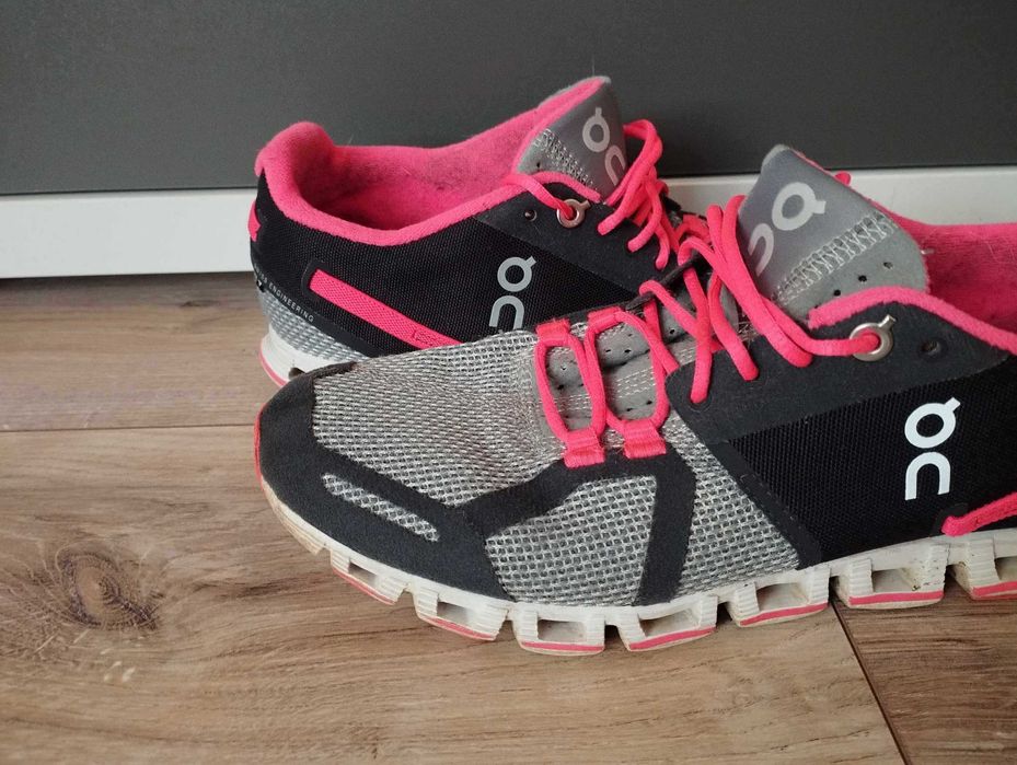 On Cloud Running Swiss Engineering buty do biegania size 40