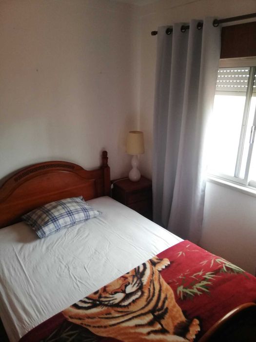 Alugo quarto a rapaz ou rapariga